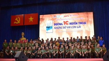  Giao lưu, giới thiệu tác phẩm "Đường 1C huyền thoại - Những bờ vai con gái"