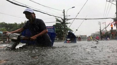   Sài Gòn tiếp tục có mưa trái mùa dữ dội 