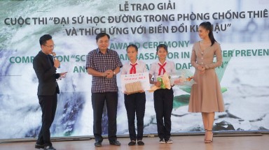 Trao giải cuộc thi “Đại sứ học đường trong phòng, chống thiên tai và thích ứng biến đổi khí hậu 2019”