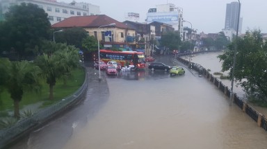  Ảnh hưởng bão số 10: Mưa to, nước dâng gây ngập lụt nhiều nơi ở Hải Phòng 