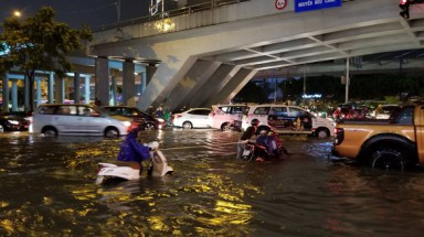 Có siêu máy bơm đường vẫn ngập, chủ đầu tư nói mưa vượt thiết kế