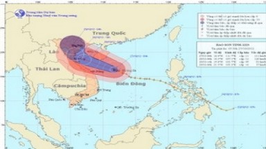  Bão số 8 hướng vào miền Trung, với tốc độ nhanh