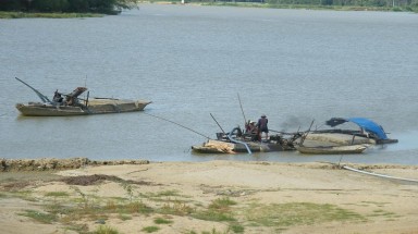  Hà Tĩnh: Dân bị tra tấn vì bãi cát lậu