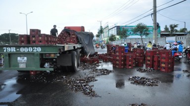   Đà Nẵng: Bia chảy như suối trên đường