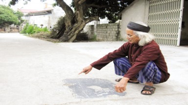  Hà Nội : Cả làng ”sợ” một phiến đá