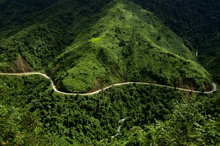 Đường đèo Cao Phạ.